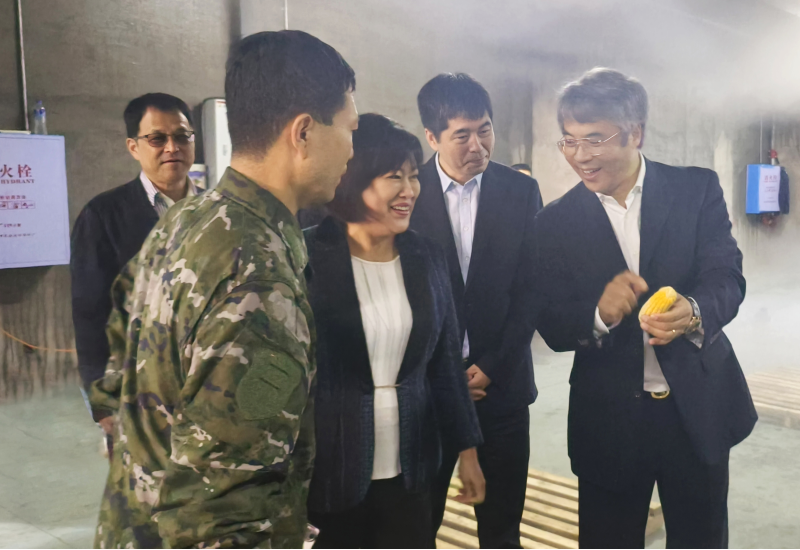 哈爾濱市政協(xié)副主席、市工商聯(lián)主席徐偉到利如金集團遠海鮮食玉米加工廠考察調(diào)研