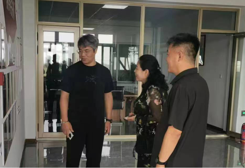哈爾濱健康農(nóng)牧業(yè)有限公司董事長孫立娟到利如金農(nóng)業(yè)集團(tuán)遠(yuǎn)海鮮食玉米加工廠洽談合作