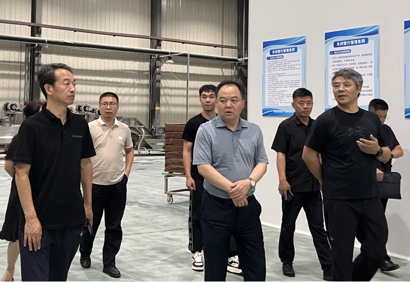 黑龍江省農(nóng)業(yè)投資集團(tuán)黨委書記、董事長常玉春到利如金農(nóng)業(yè)集團(tuán)遠(yuǎn)海鮮食玉米加工廠考察調(diào)研